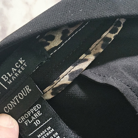 WHBM crop flare contour black pants - Picture 2 of 4